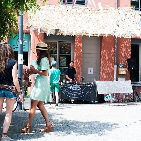 La Maison Rouge - Backpacker Hostel Сент Етиен Екстериор снимка