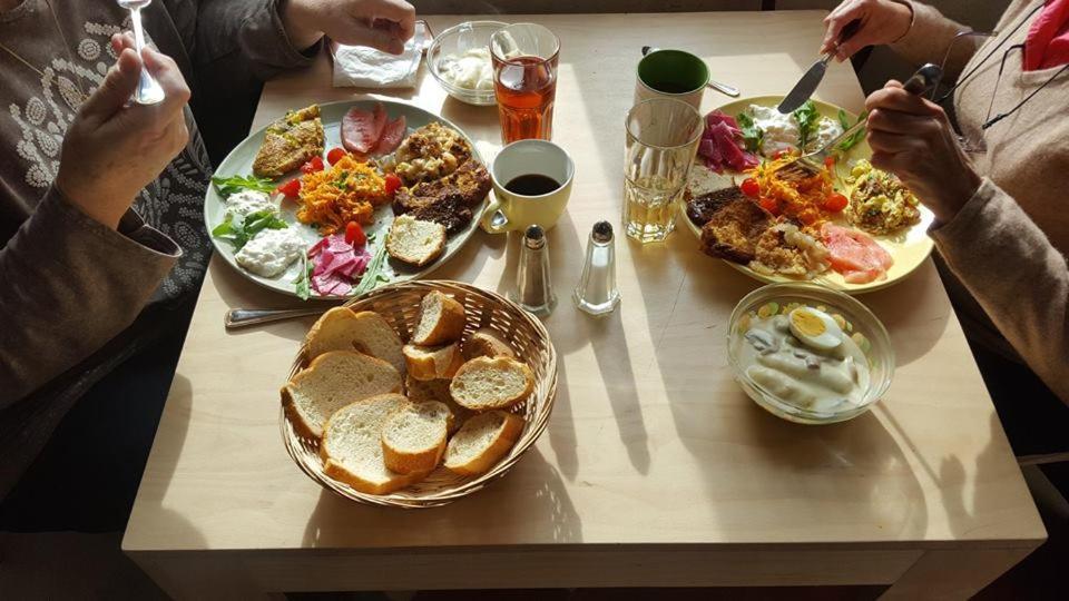 La Maison Rouge - Backpacker Hostel Сент Етиен Екстериор снимка
