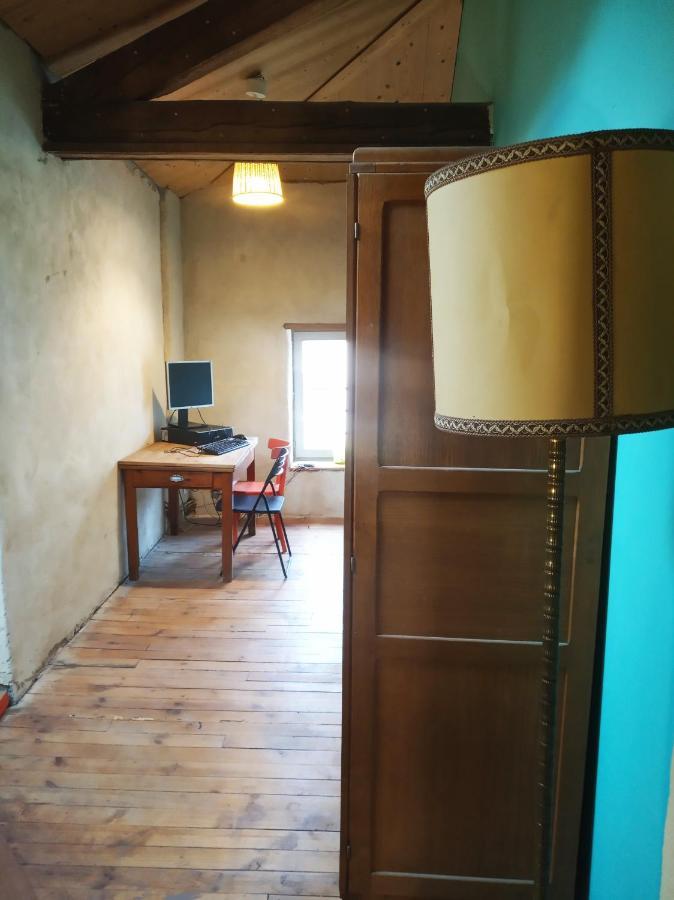 La Maison Rouge - Backpacker Hostel Сент Етиен Екстериор снимка