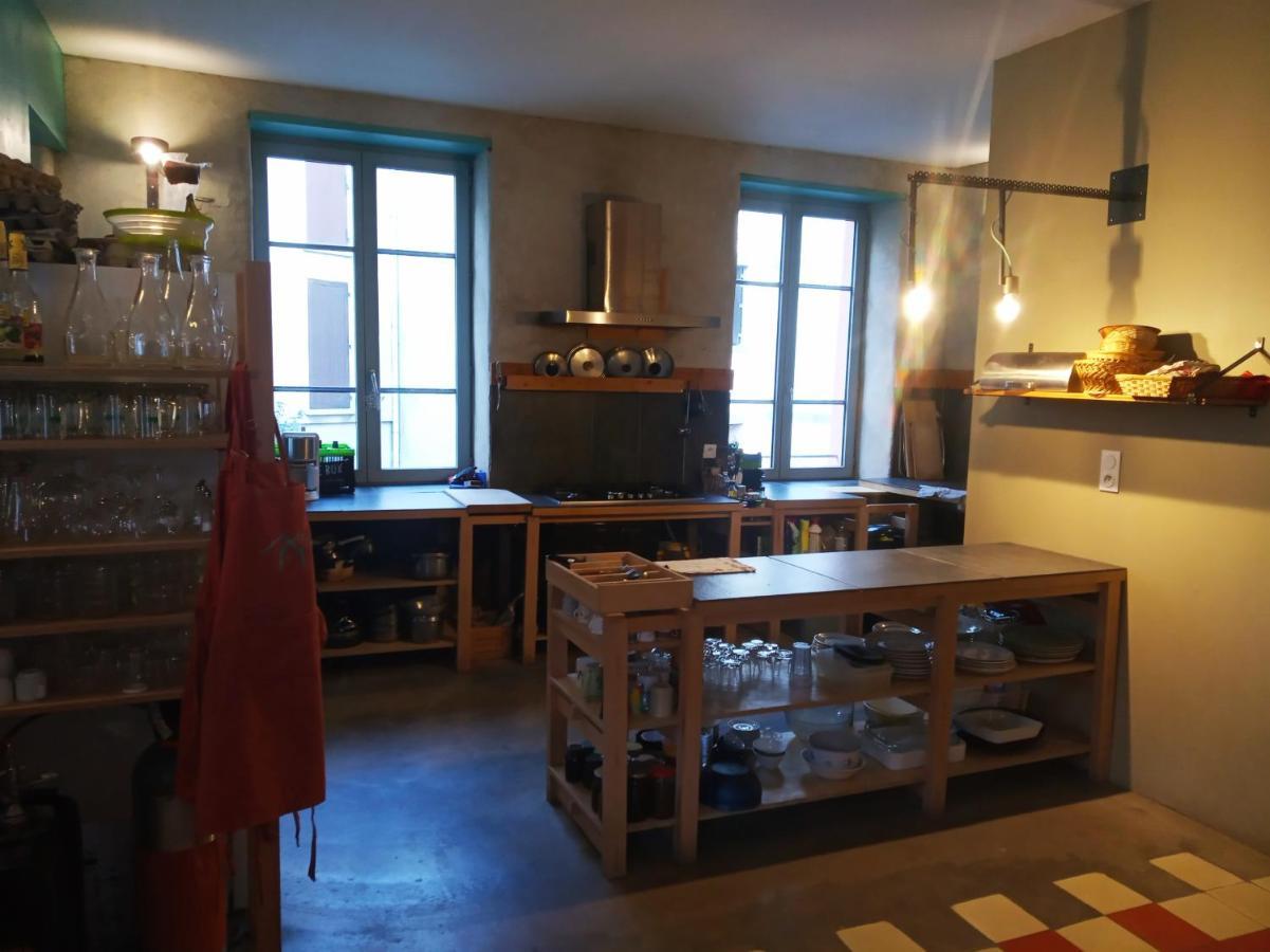 La Maison Rouge - Backpacker Hostel Сент Етиен Екстериор снимка