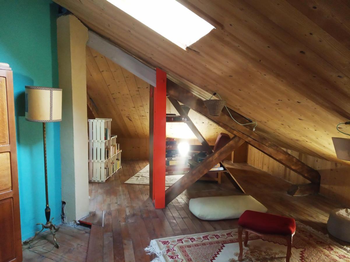 La Maison Rouge - Backpacker Hostel Сент Етиен Екстериор снимка