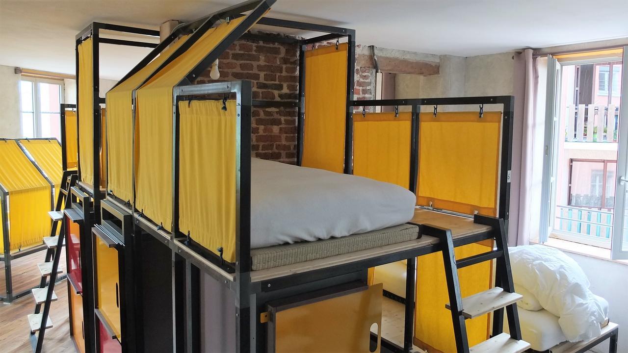 La Maison Rouge - Backpacker Hostel Сент Етиен Екстериор снимка